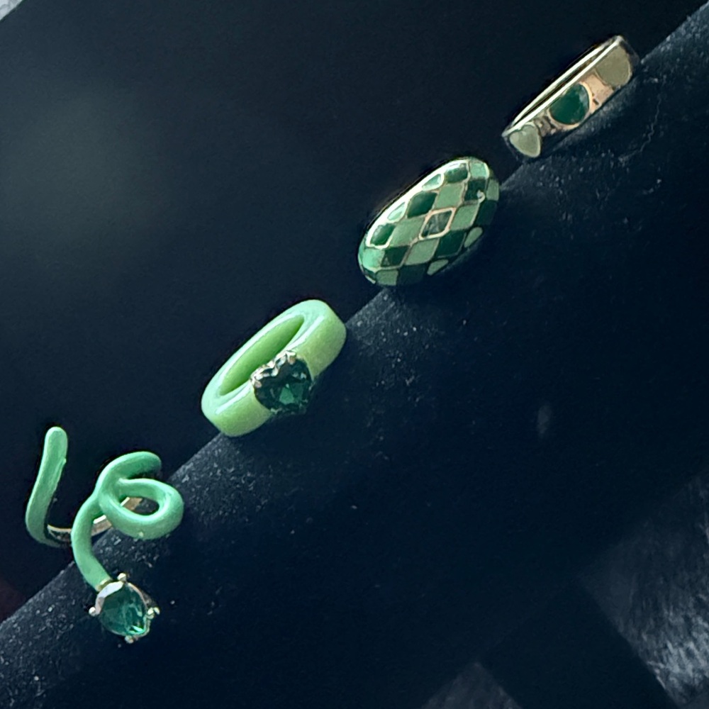 Chic Green and Gold Ring Set